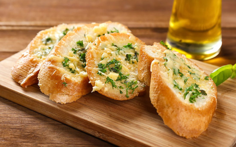 Seafood and Garlic Bread Combo